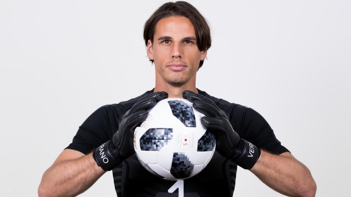 Yann Sommer mit Ball